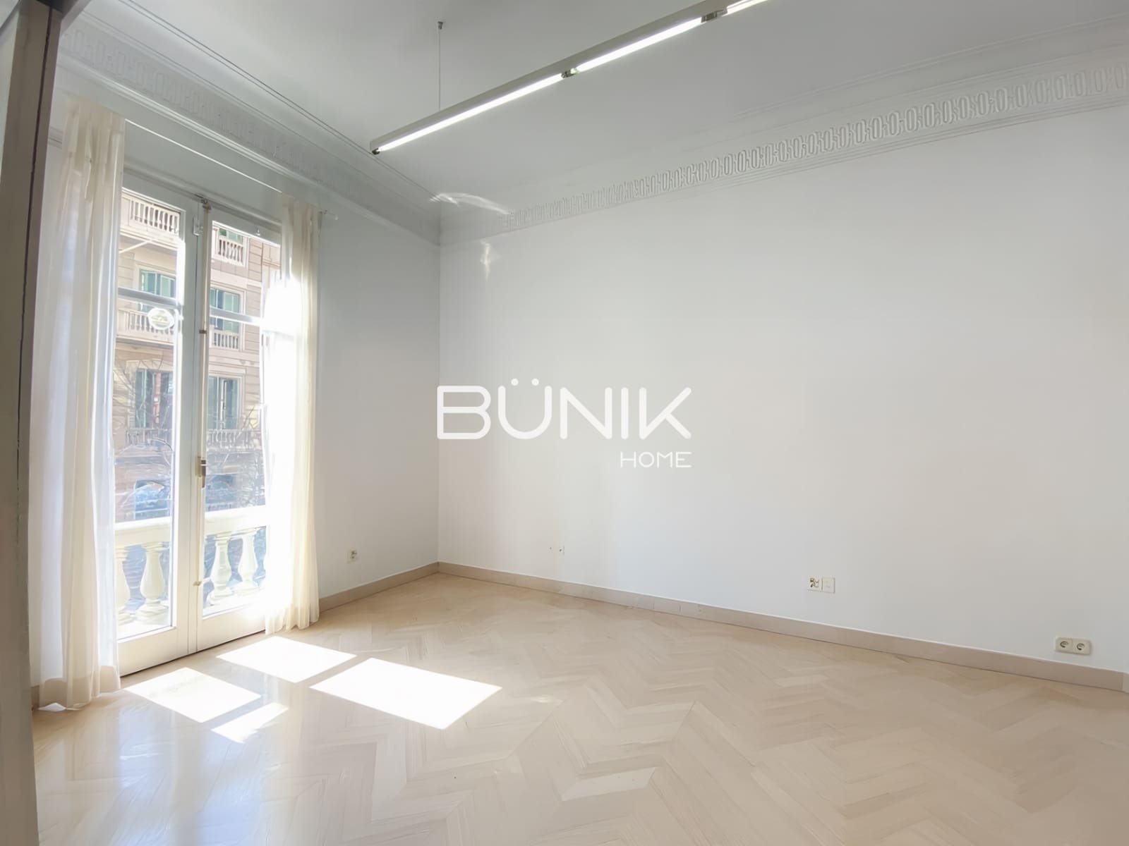 10 bedroom Office for rent in Barcelona city - € 4,500 (Ref: 9873541)