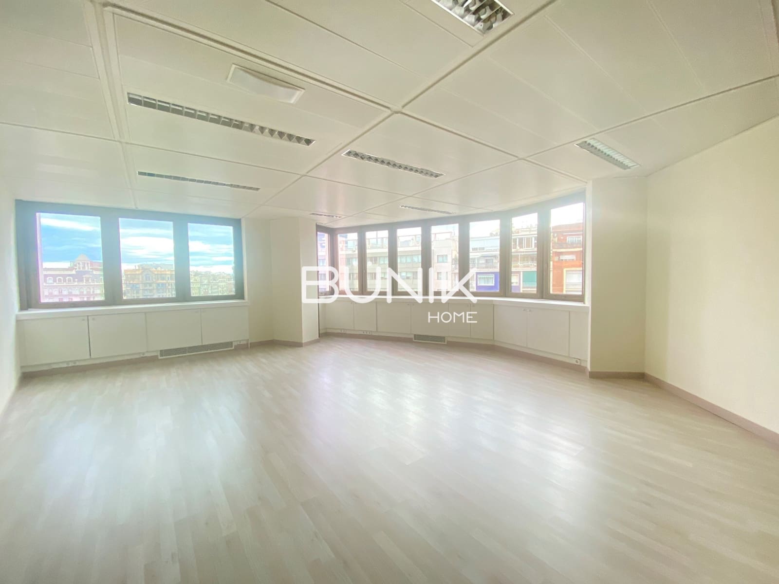 Office for rent in Barcelona city - € 1,920 (Ref: 9875404)