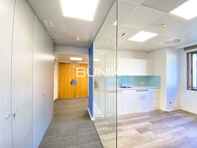 Toimisto vuokrattavana paikassa La Dreta de L'Eixample, Barcelona kaupunki - 16 080 € (Ref: 9875405)