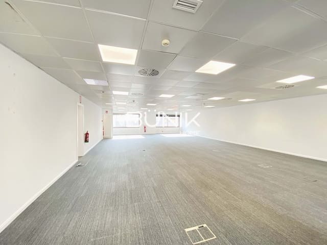 Toimisto vuokrattavana paikassa La Dreta de L'Eixample, Barcelona kaupunki - 16 080 € (Ref: 9875405)