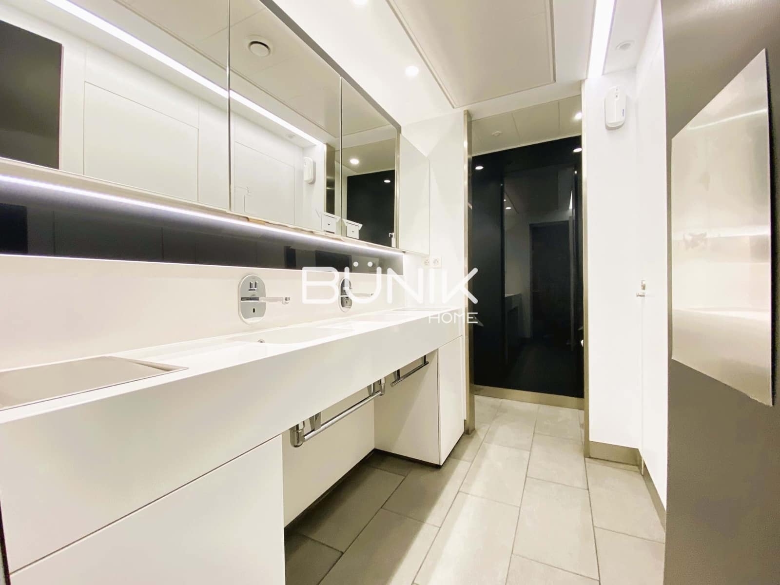 Office for rent in Barcelona city - € 16,080 (Ref: 9875405)