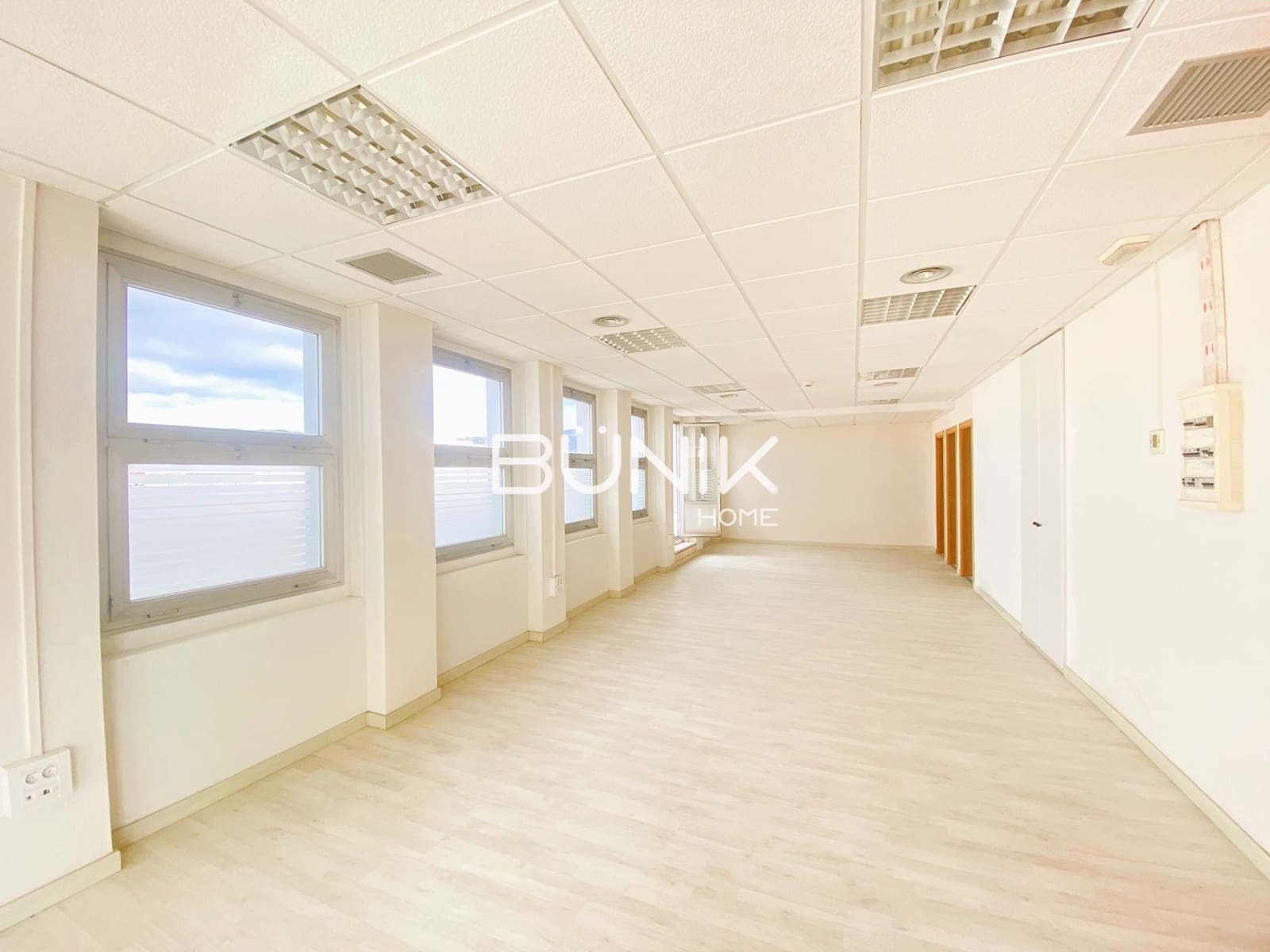 Kantoor te huur in Barcelona stad met garage - € 2.230 (Ref: 9875409)