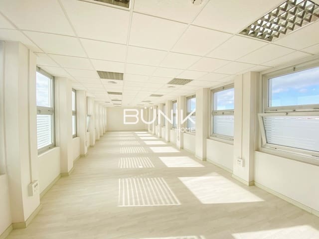 Kantoor te huur in La Nova Esquerra de L'Eixample, Barcelona stad met garage - € 2.230 (Ref: 9875409)