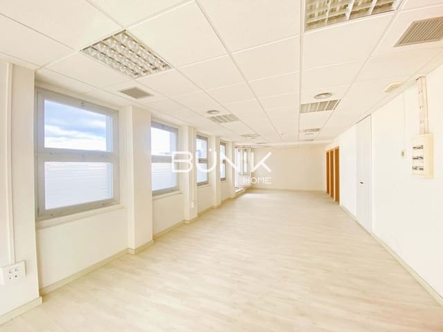 Kantoor te huur in La Nova Esquerra de L'Eixample, Barcelona stad met garage - € 2.230 (Ref: 9875409)