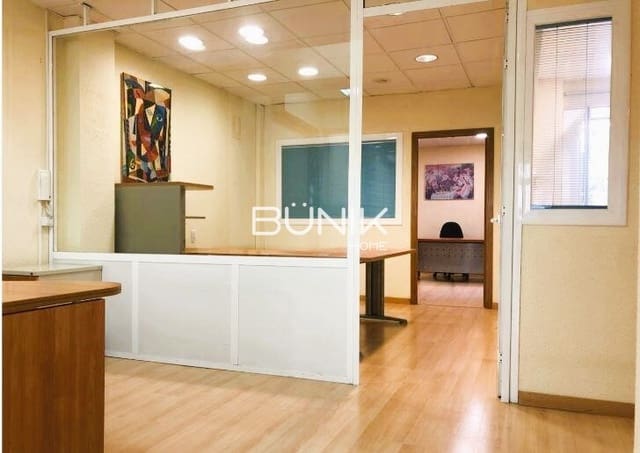 Comercial para venda em El Guinardó, Barcelona cidade - 239 000 € (Ref: 9875410)
