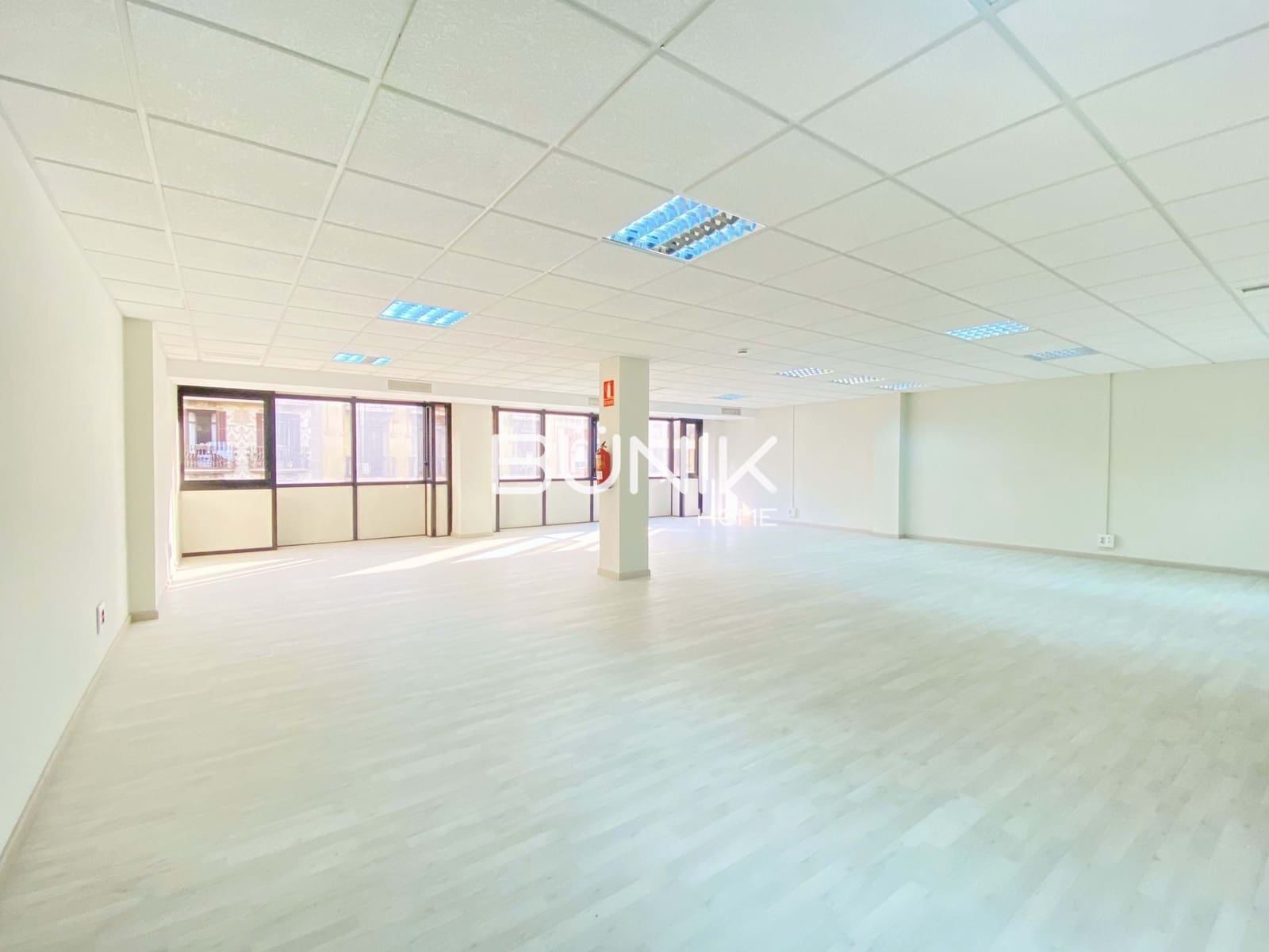 Biuro do wynajęcia w Miasto Barcelona z garażem - 2 272 € (Ref: 9875412)
