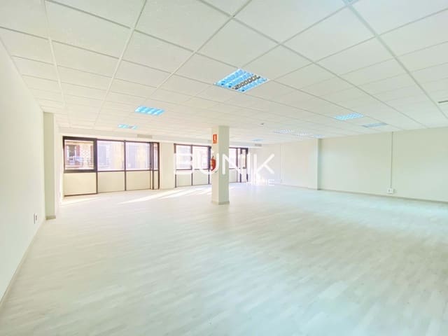 Biuro do wynajęcia w L'Antiga Esquerra de L'Eixample, Miasto Barcelona z garażem - 2 272 € (Ref: 9875412)