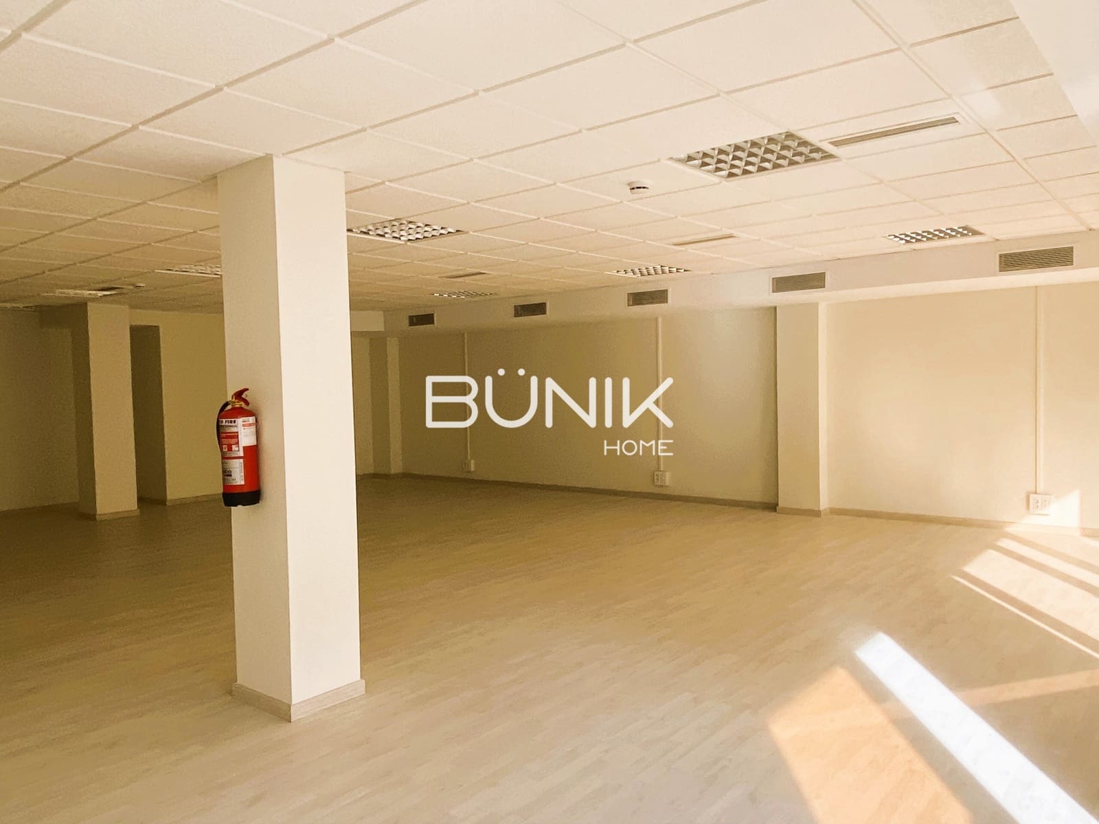 Biuro do wynajęcia w Miasto Barcelona z garażem - 2 272 € (Ref: 9875412)