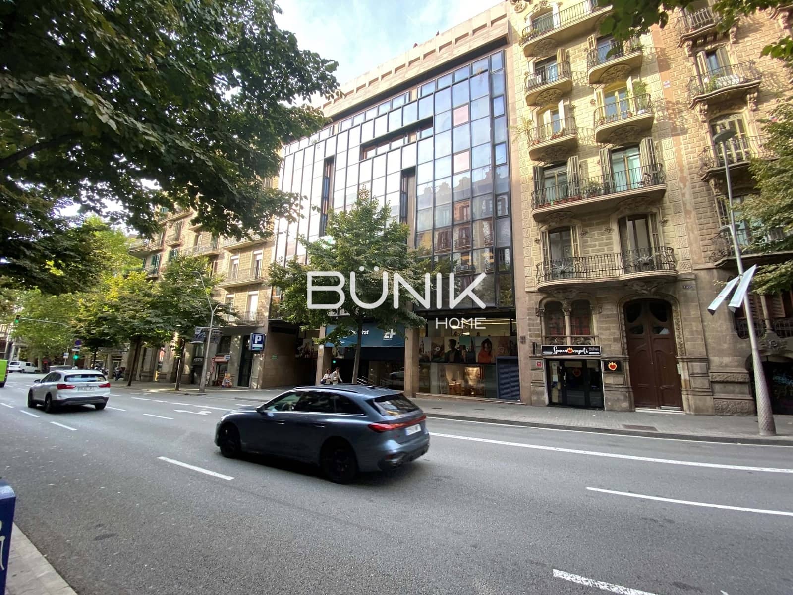 Biuro do wynajęcia w Miasto Barcelona z garażem - 2 272 € (Ref: 9875412)