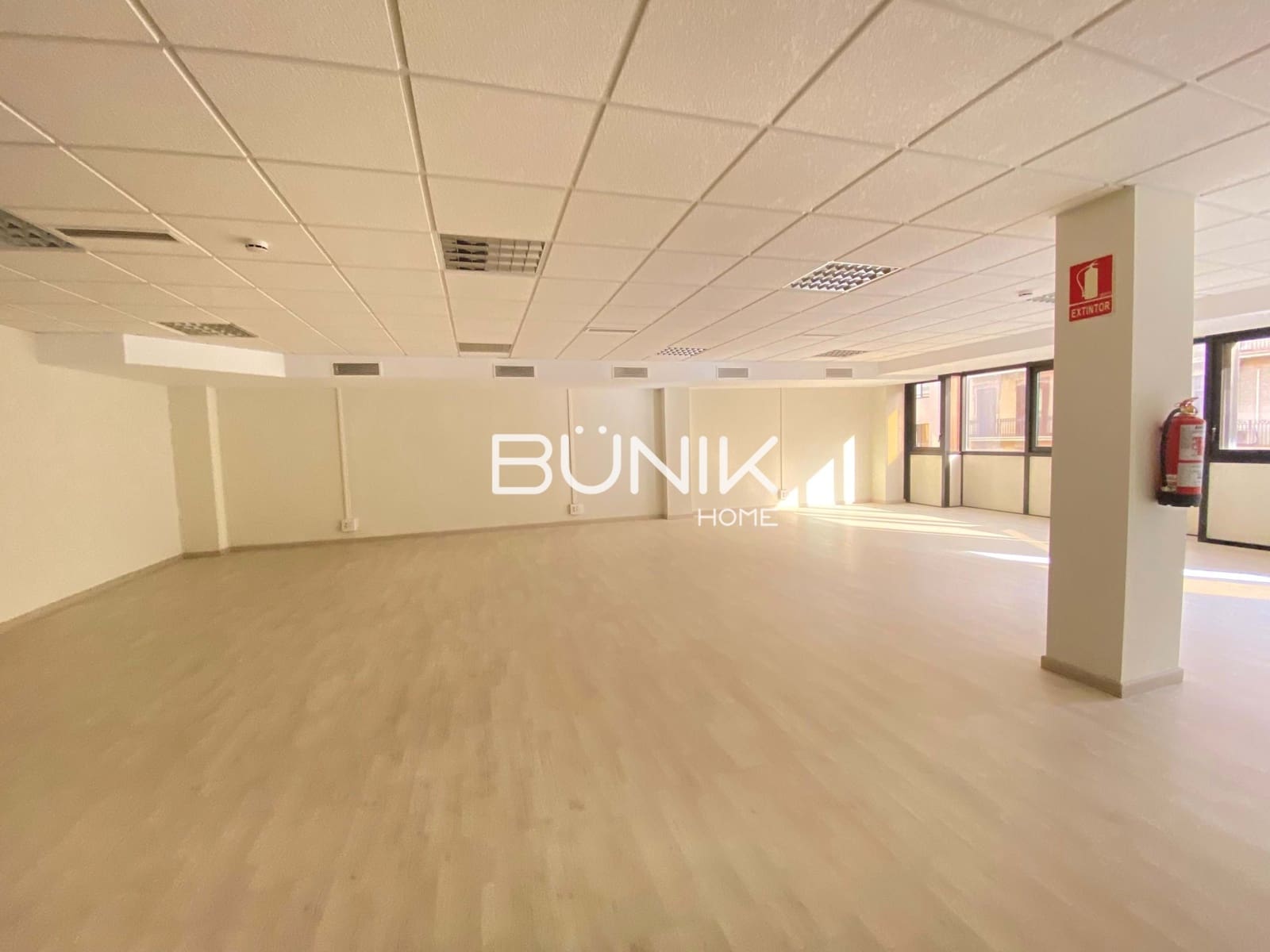 Office for rent in Barcelona city with garage - € 2,272 (Ref: 9875412)