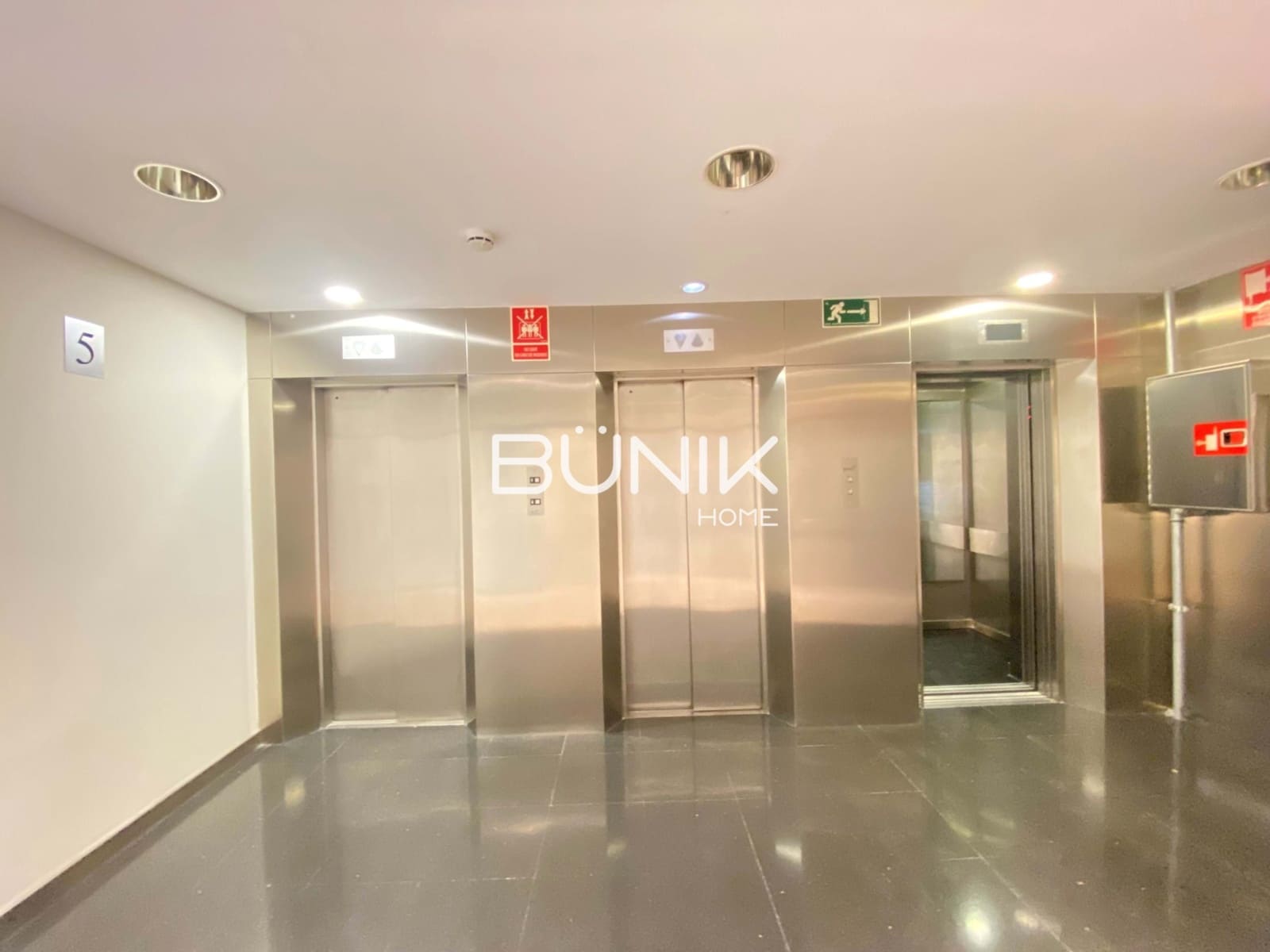 Office for rent in Barcelona city with garage - € 2,272 (Ref: 9875412)