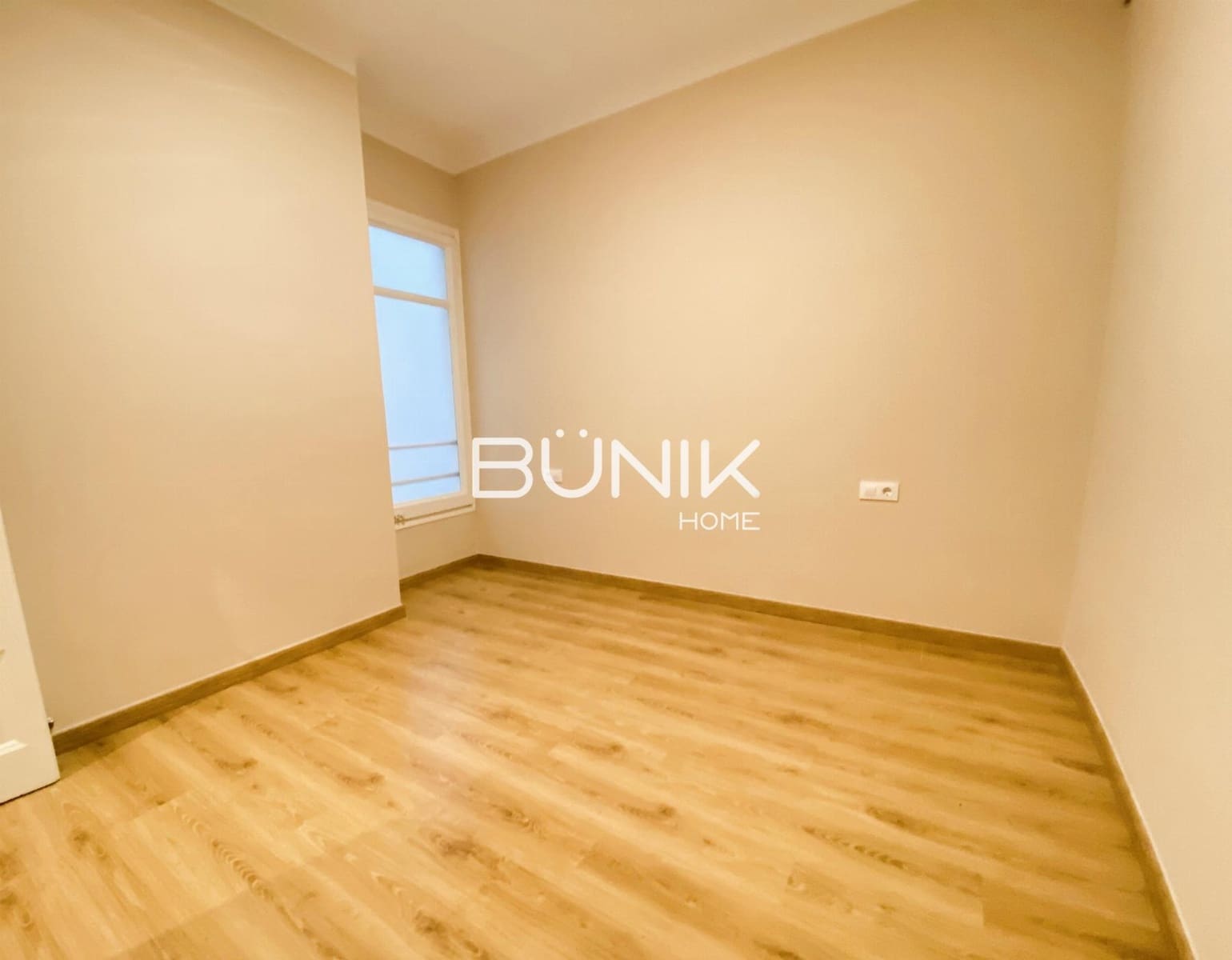 4 slaapkamer Appartement te huur in Barcelona stad - € 2.950 (Ref: 9875417)