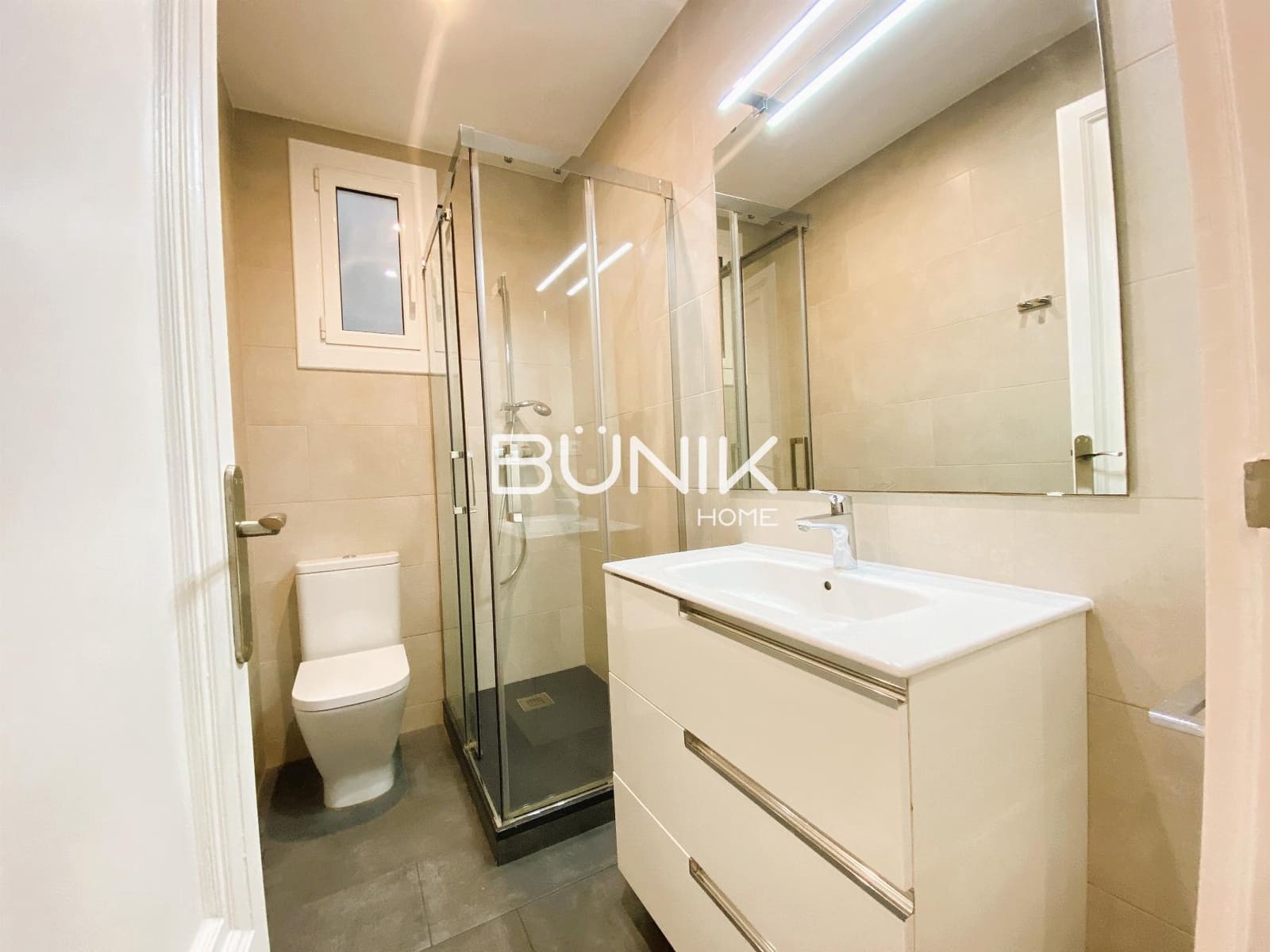 4 slaapkamer Appartement te huur in Barcelona stad - € 2.950 (Ref: 9875417)