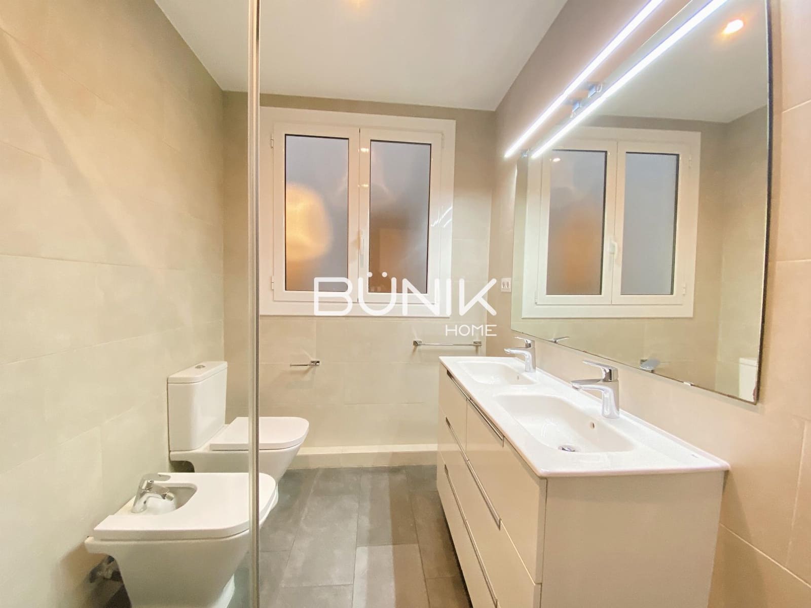 4 slaapkamer Appartement te huur in Barcelona stad - € 2.950 (Ref: 9875417)