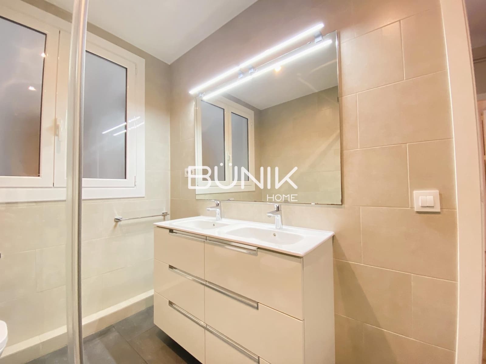 4 slaapkamer Appartement te huur in Barcelona stad - € 2.950 (Ref: 9875417)
