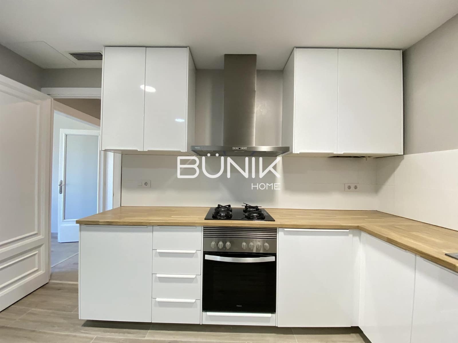 4 slaapkamer Appartement te huur in Barcelona stad - € 2.950 (Ref: 9875417)