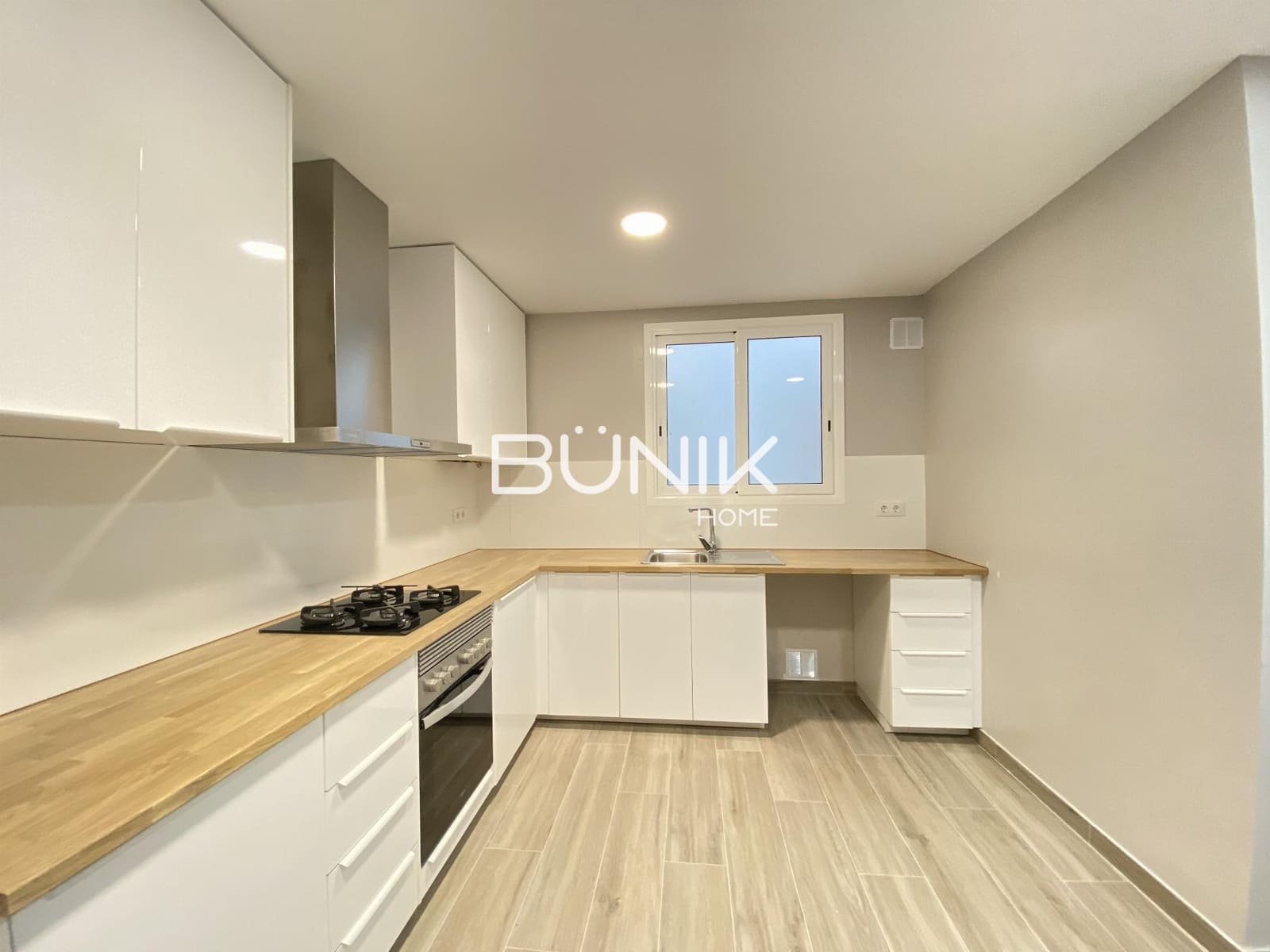4 slaapkamer Appartement te huur in Barcelona stad - € 2.950 (Ref: 9875417)