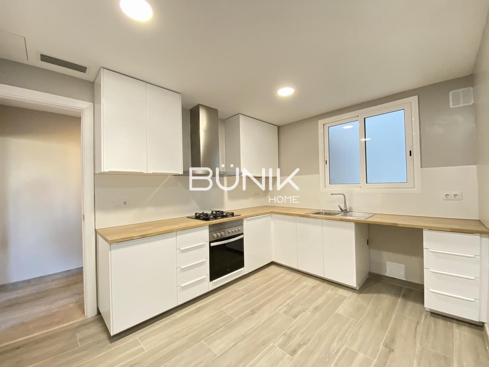 4 slaapkamer Appartement te huur in Barcelona stad - € 2.950 (Ref: 9875417)