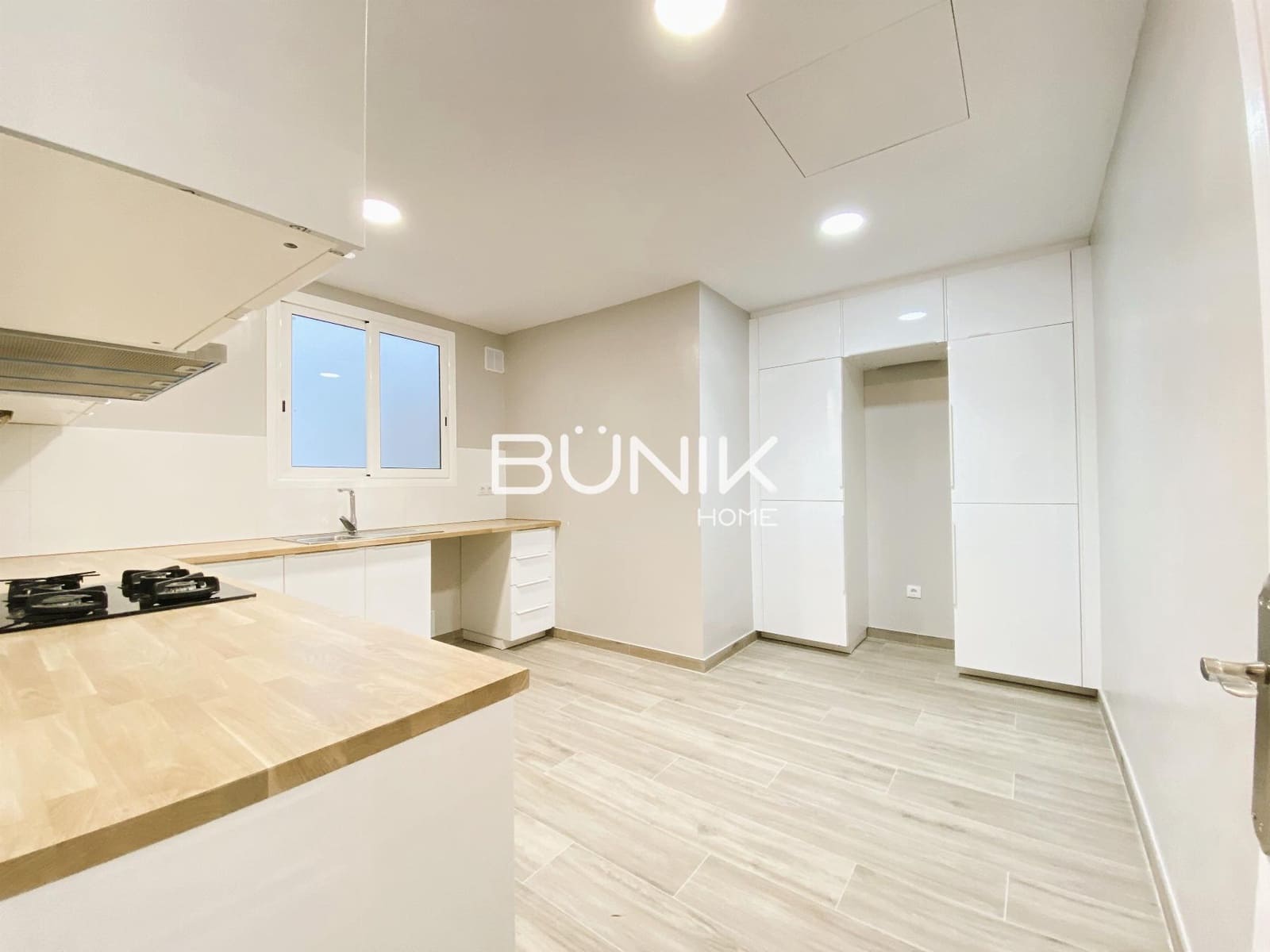 4 slaapkamer Appartement te huur in Barcelona stad - € 2.950 (Ref: 9875417)