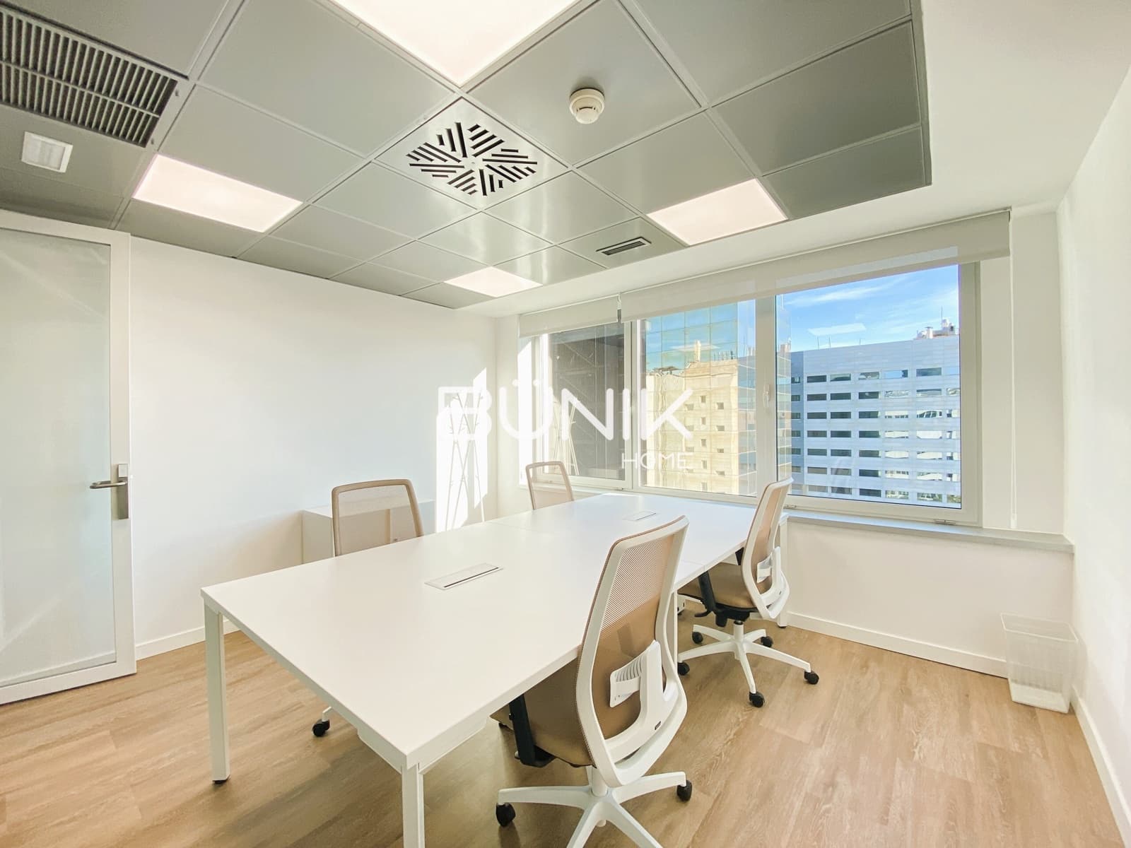 3 slaapkamer Kantoor te huur in Barcelona stad met garage - € 2.000 (Ref: 9875419)