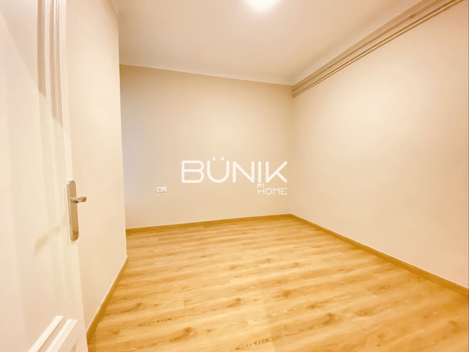 4 slaapkamer Appartement te huur in Barcelona stad - € 2.435 (Ref: 9875420)