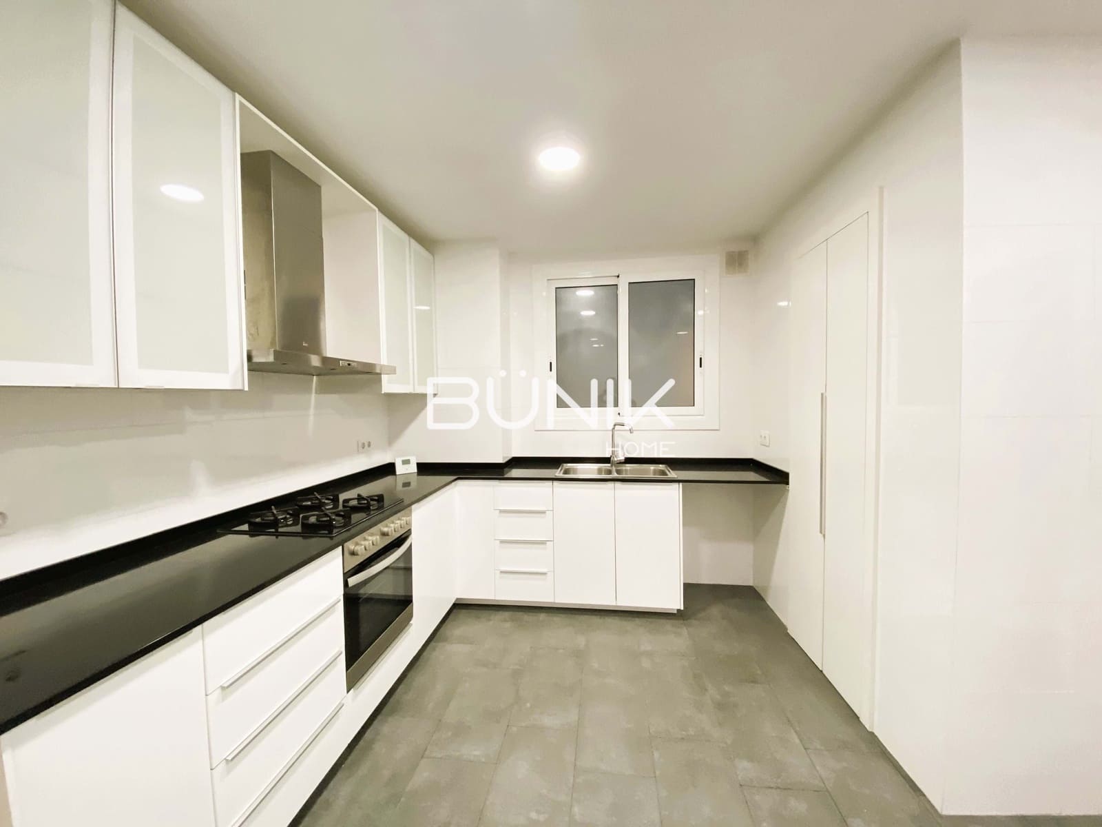 4 slaapkamer Appartement te huur in Barcelona stad - € 2.435 (Ref: 9875420)