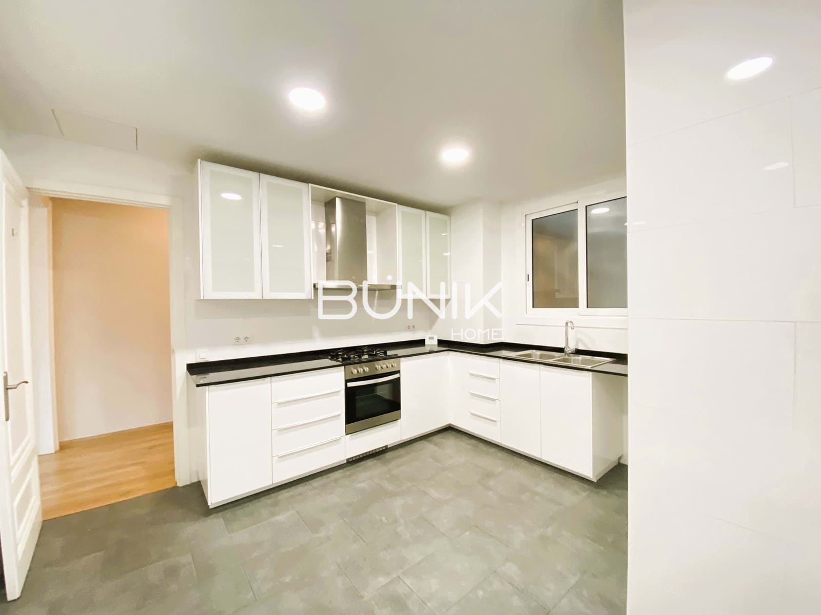 4 slaapkamer Appartement te huur in Barcelona stad - € 2.435 (Ref: 9875420)