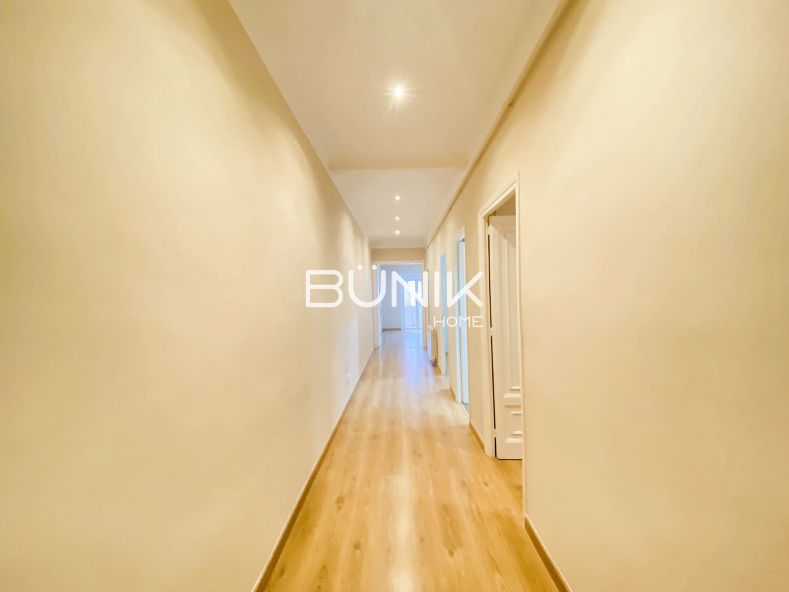 4 slaapkamer Appartement te huur in Barcelona stad - € 2.435 (Ref: 9875420)
