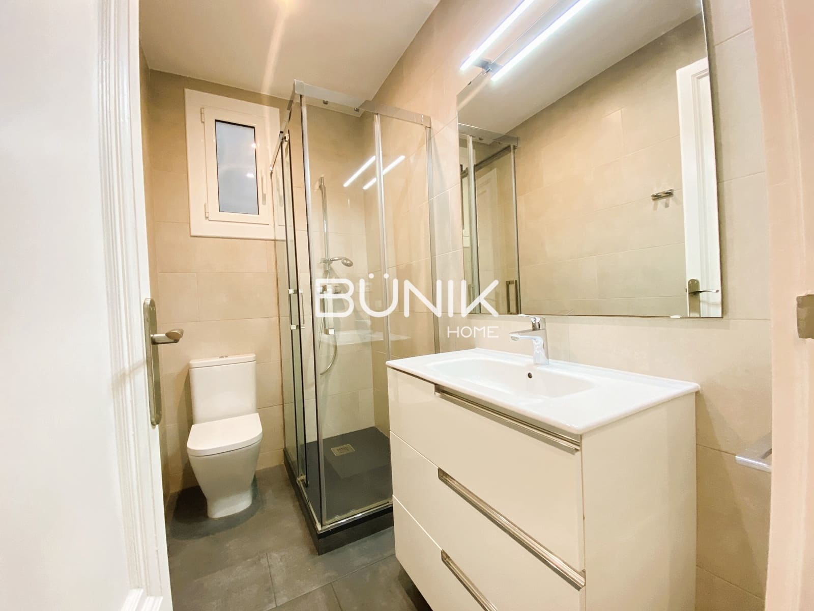 4 slaapkamer Appartement te huur in Barcelona stad - € 2.435 (Ref: 9875420)