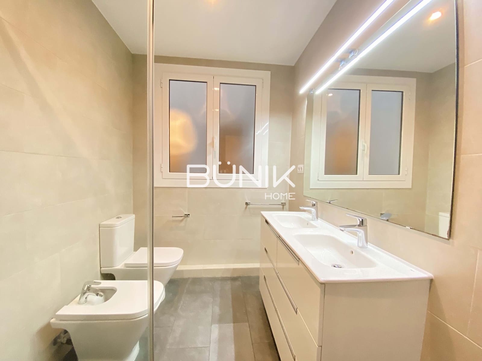4 slaapkamer Appartement te huur in Barcelona stad - € 2.435 (Ref: 9875420)