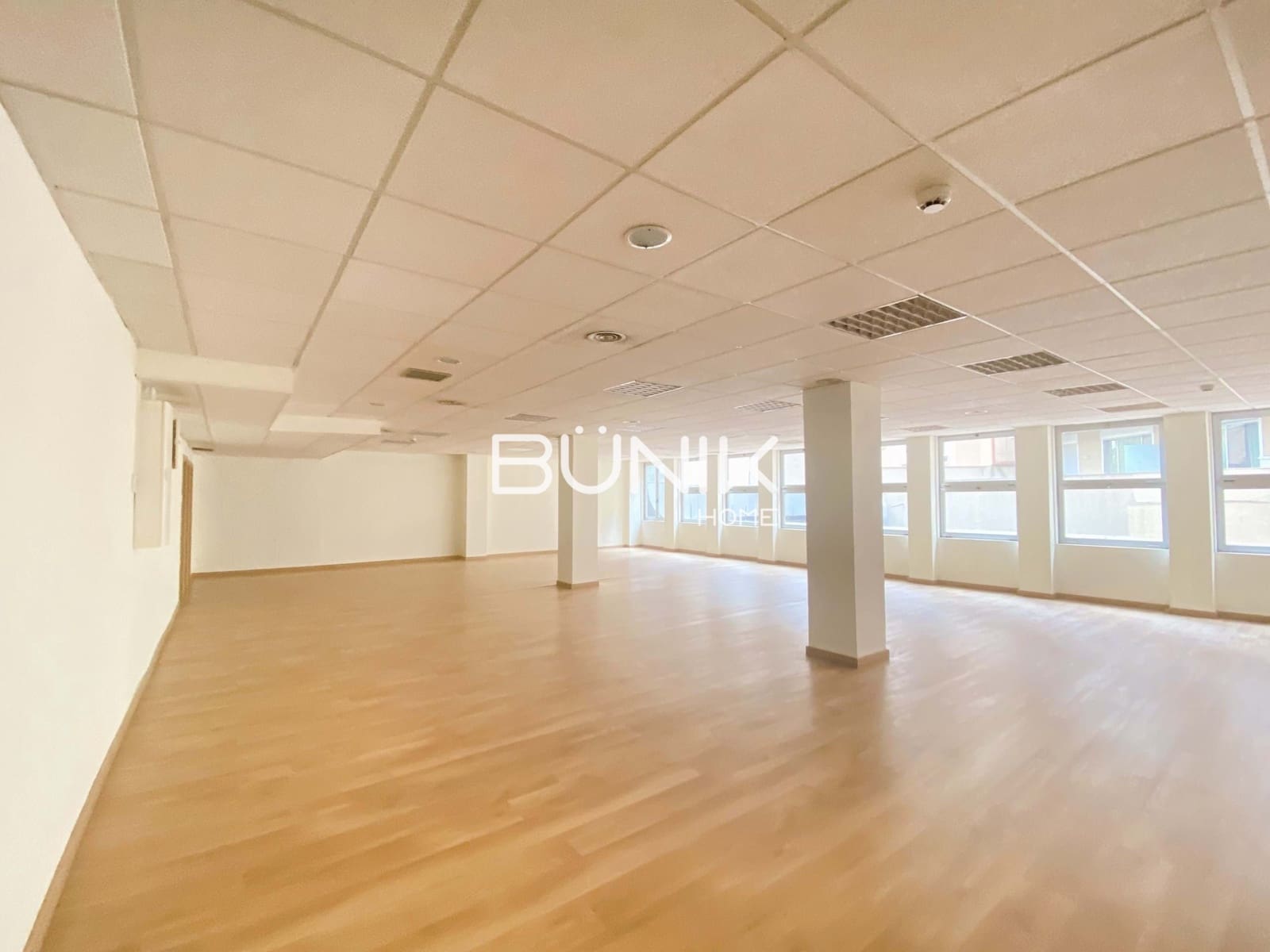 Toimisto vuokrattavana paikassa Barcelona kaupunki mukana 
autotalli - 4 285 € (Ref: 9875422)