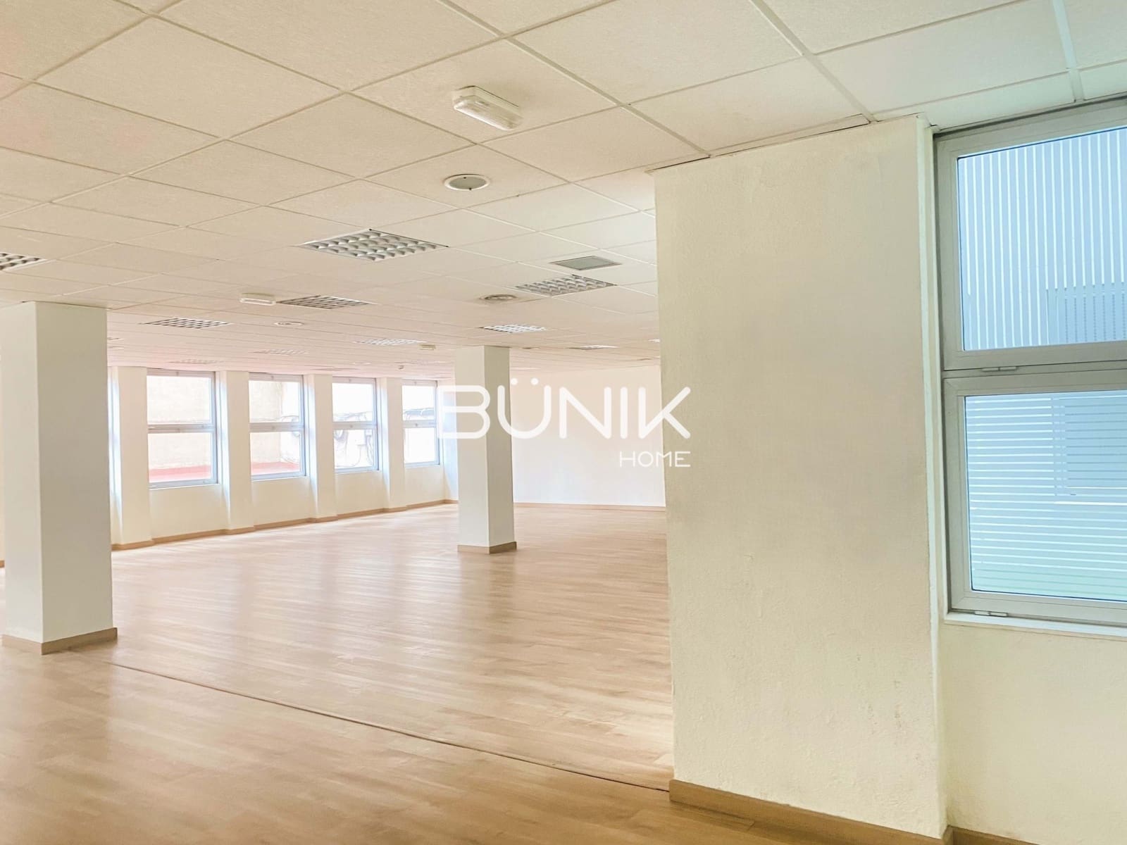 Toimisto vuokrattavana paikassa Barcelona kaupunki mukana 
autotalli - 4 285 € (Ref: 9875422)