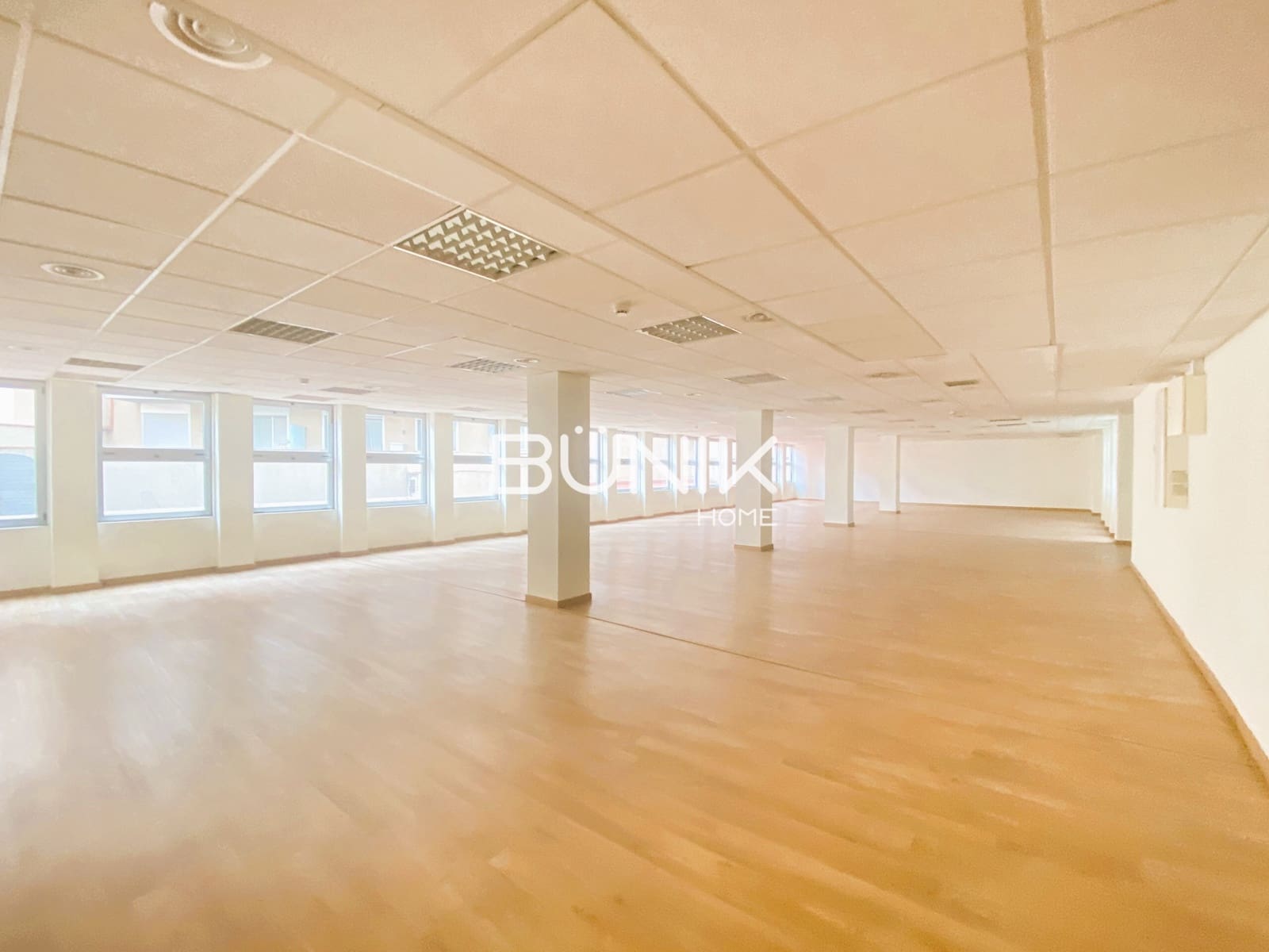 Toimisto vuokrattavana paikassa Barcelona kaupunki mukana 
autotalli - 4 285 € (Ref: 9875422)