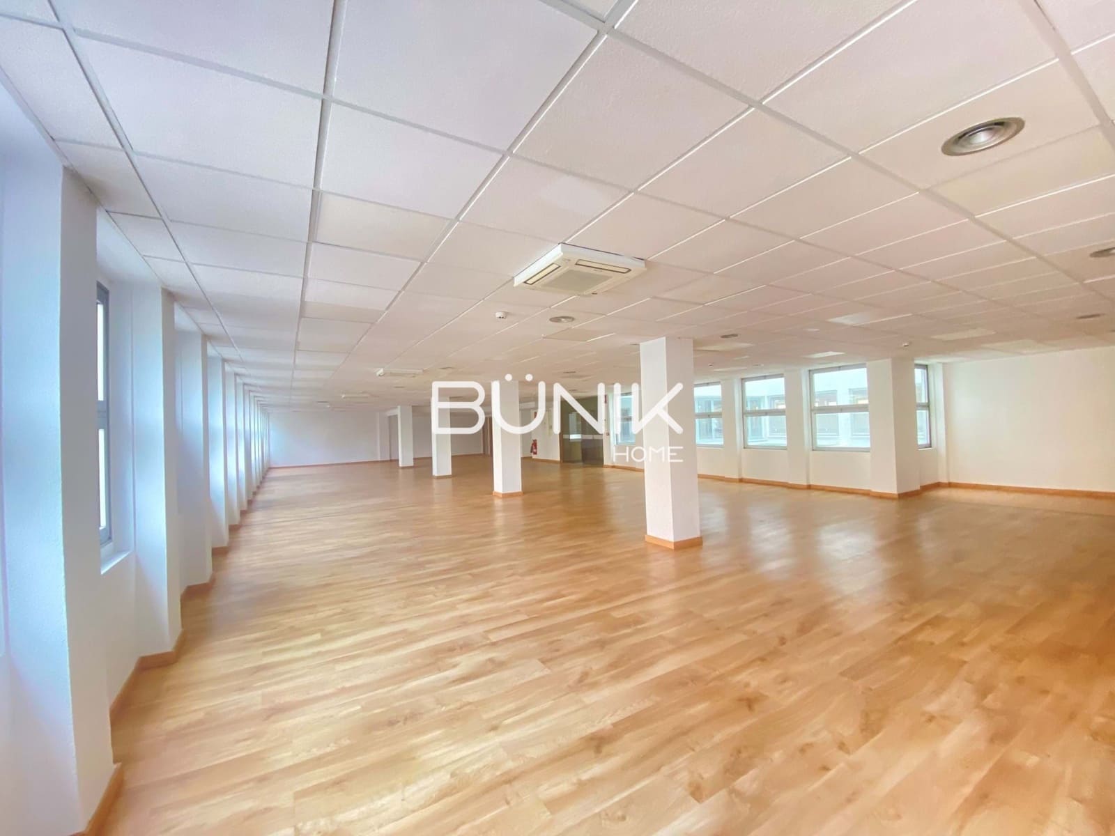 Toimisto vuokrattavana paikassa Barcelona kaupunki mukana 
autotalli - 4 285 € (Ref: 9875422)
