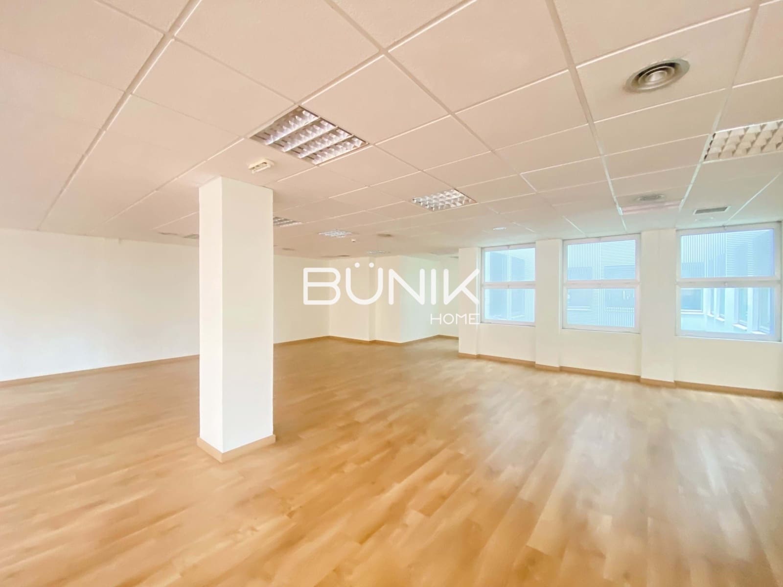 Toimisto vuokrattavana paikassa Barcelona kaupunki mukana 
autotalli - 4 285 € (Ref: 9875422)