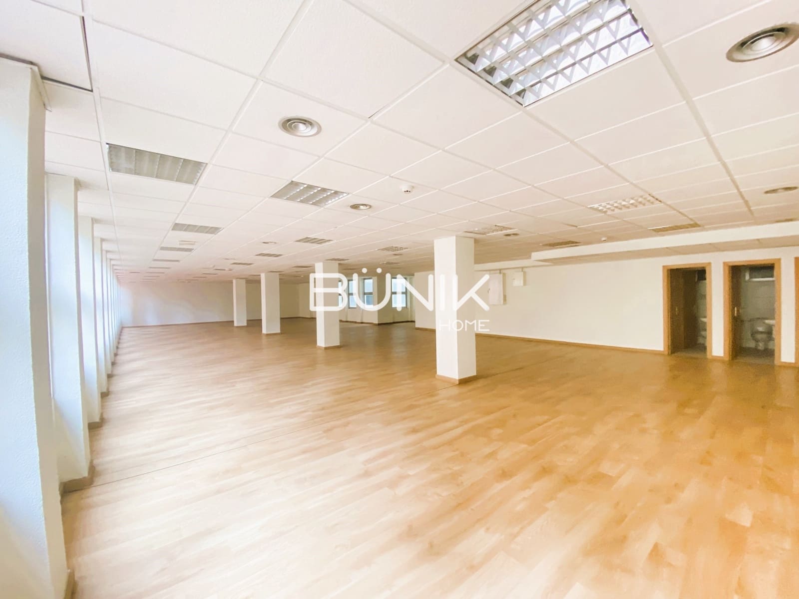 Toimisto vuokrattavana paikassa Barcelona kaupunki mukana 
autotalli - 4 285 € (Ref: 9875422)