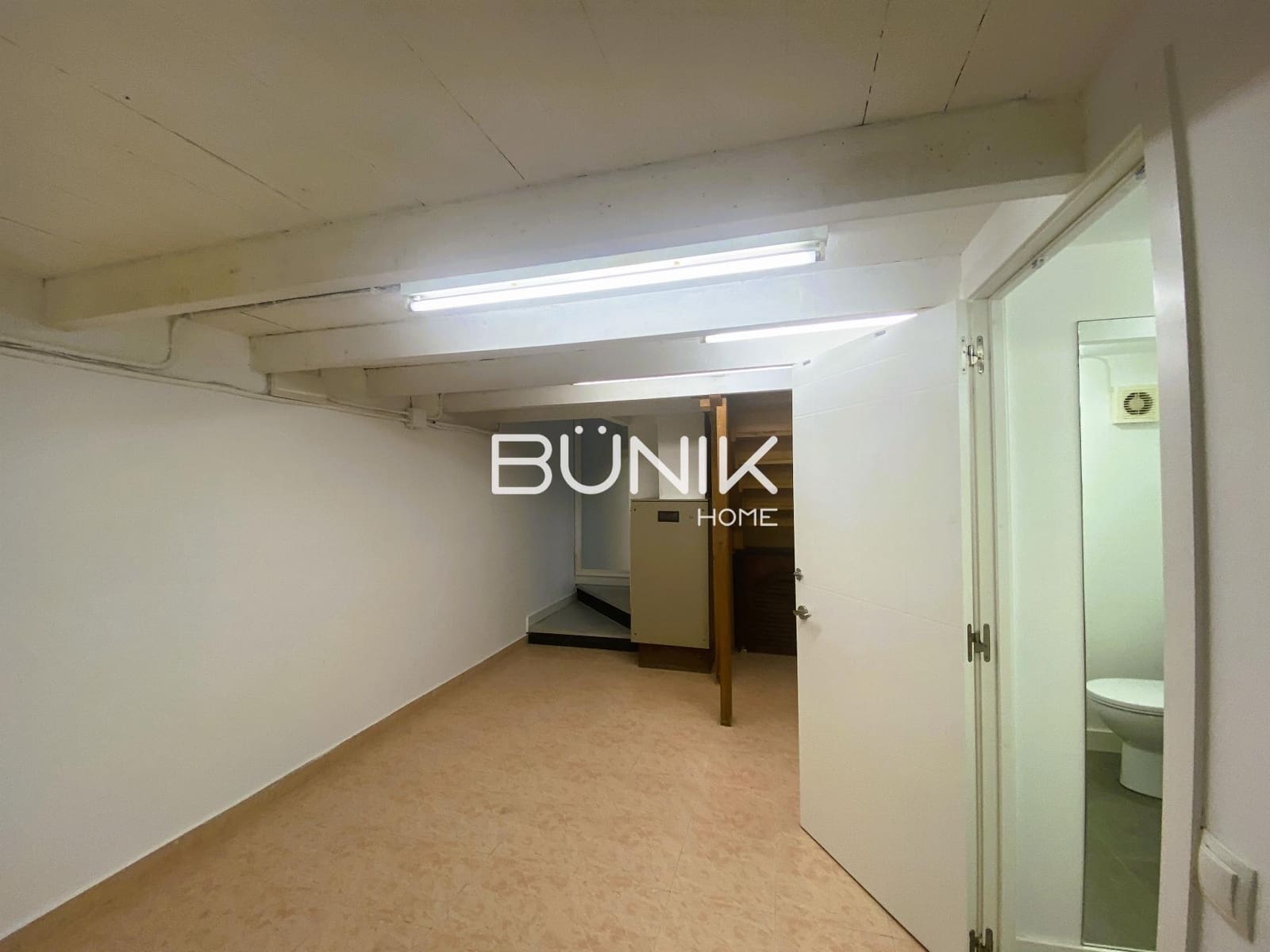 3 bedroom Commercial for rent in Barcelona city - € 1,400 (Ref: 9877580)