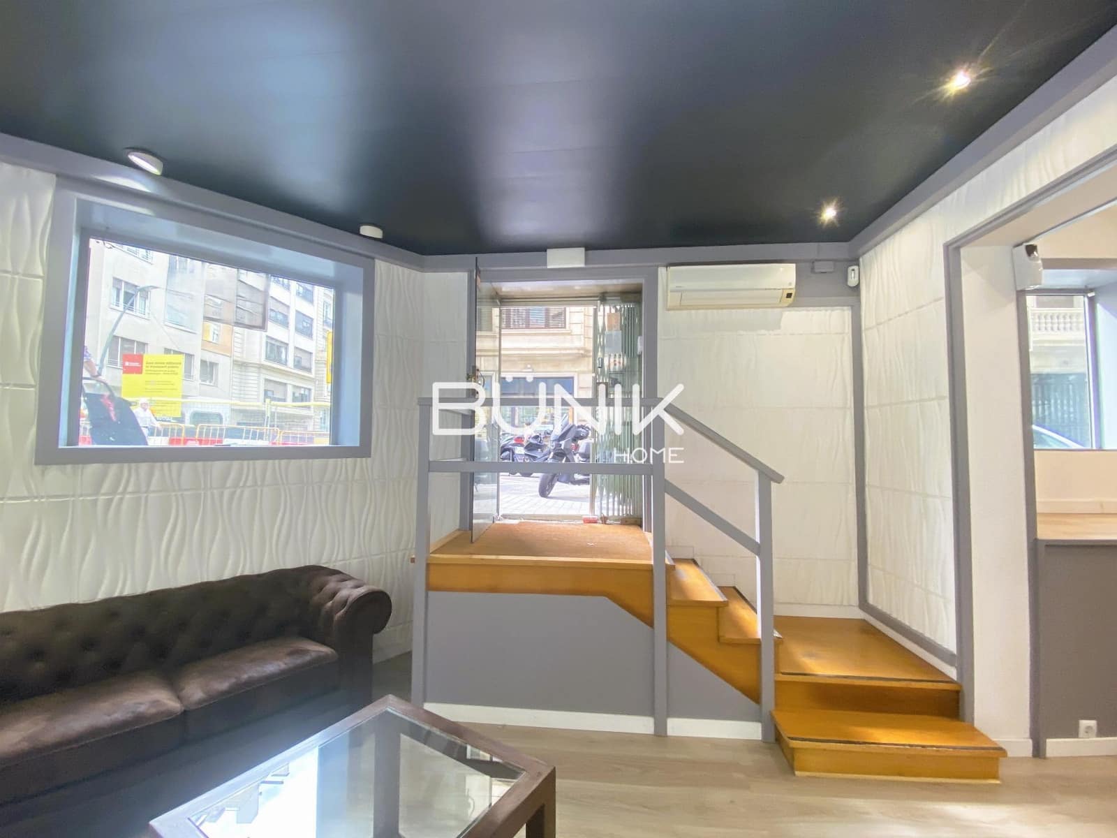 3 bedroom Commercial for rent in Barcelona city - € 1,400 (Ref: 9877580)