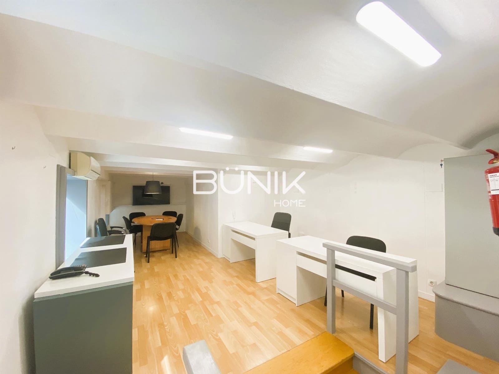 3 bedroom Commercial for rent in Barcelona city - € 1,400 (Ref: 9877580)