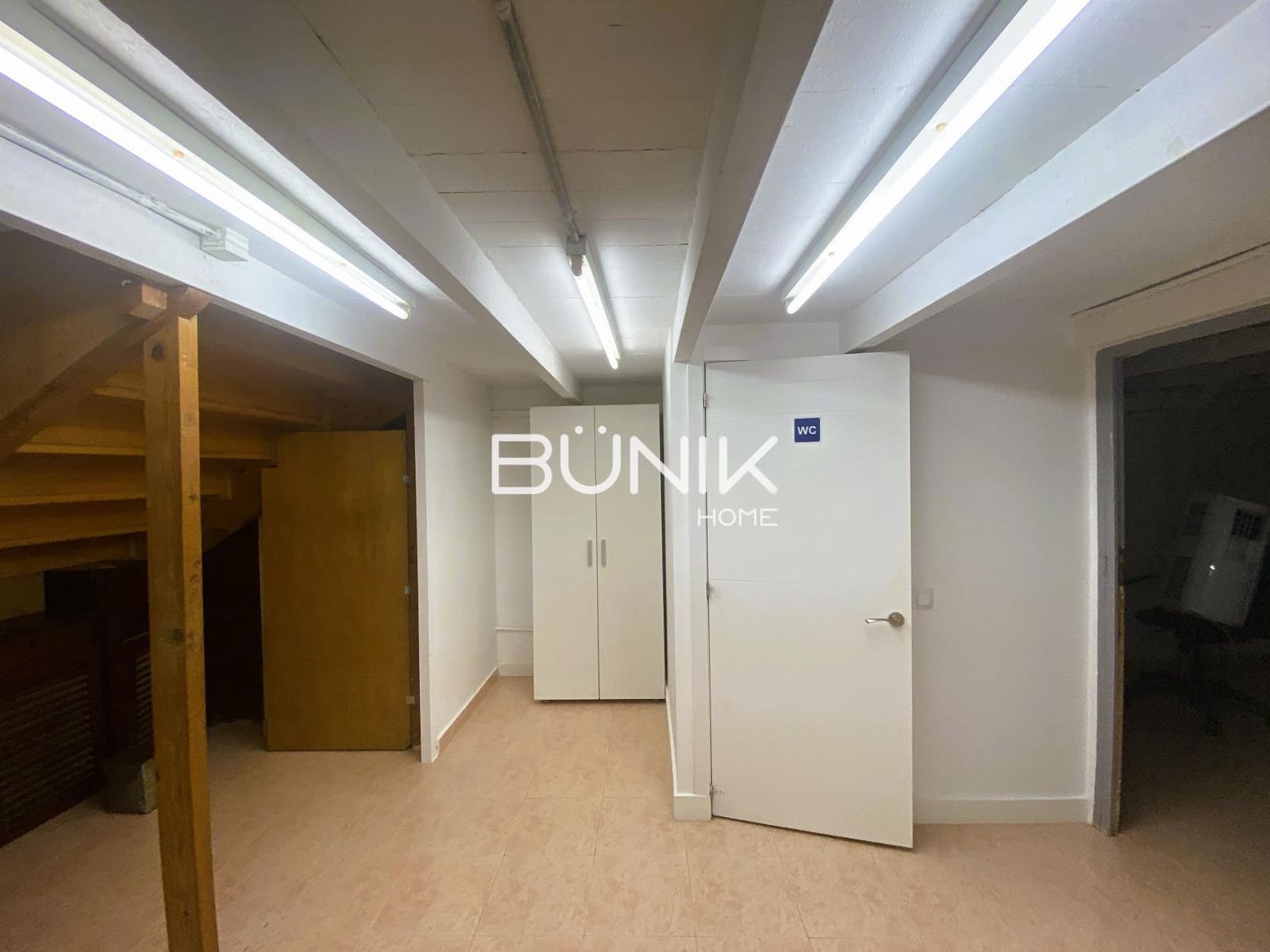 3 bedroom Commercial for rent in Barcelona city - € 1,400 (Ref: 9877580)