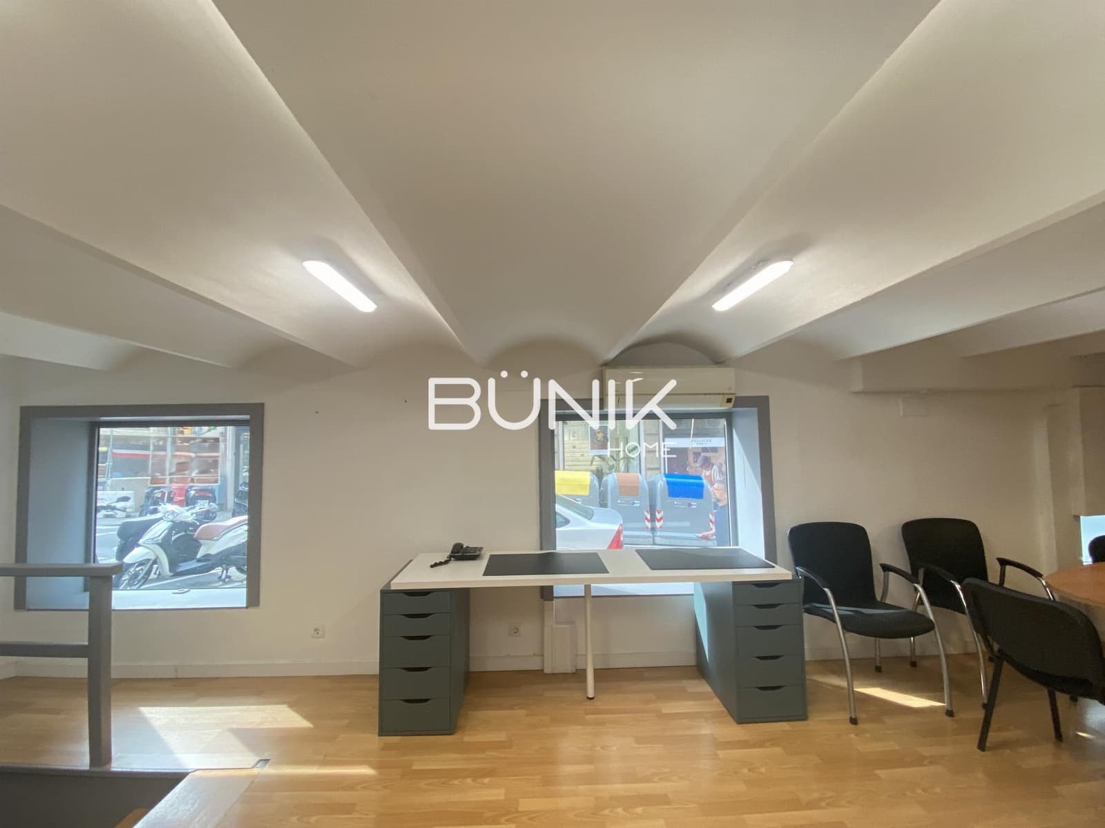 3 bedroom Commercial for rent in Barcelona city - € 1,400 (Ref: 9877580)