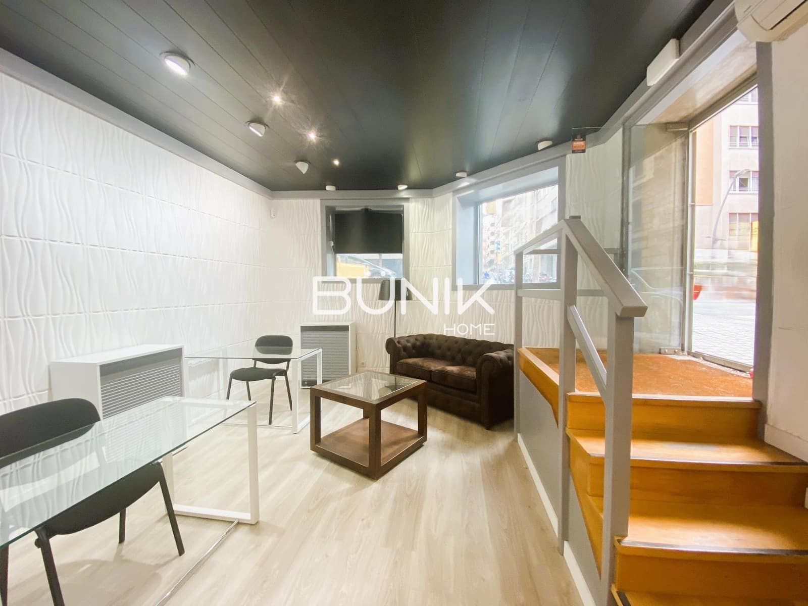 3 bedroom Commercial for rent in Barcelona city - € 1,400 (Ref: 9877580)