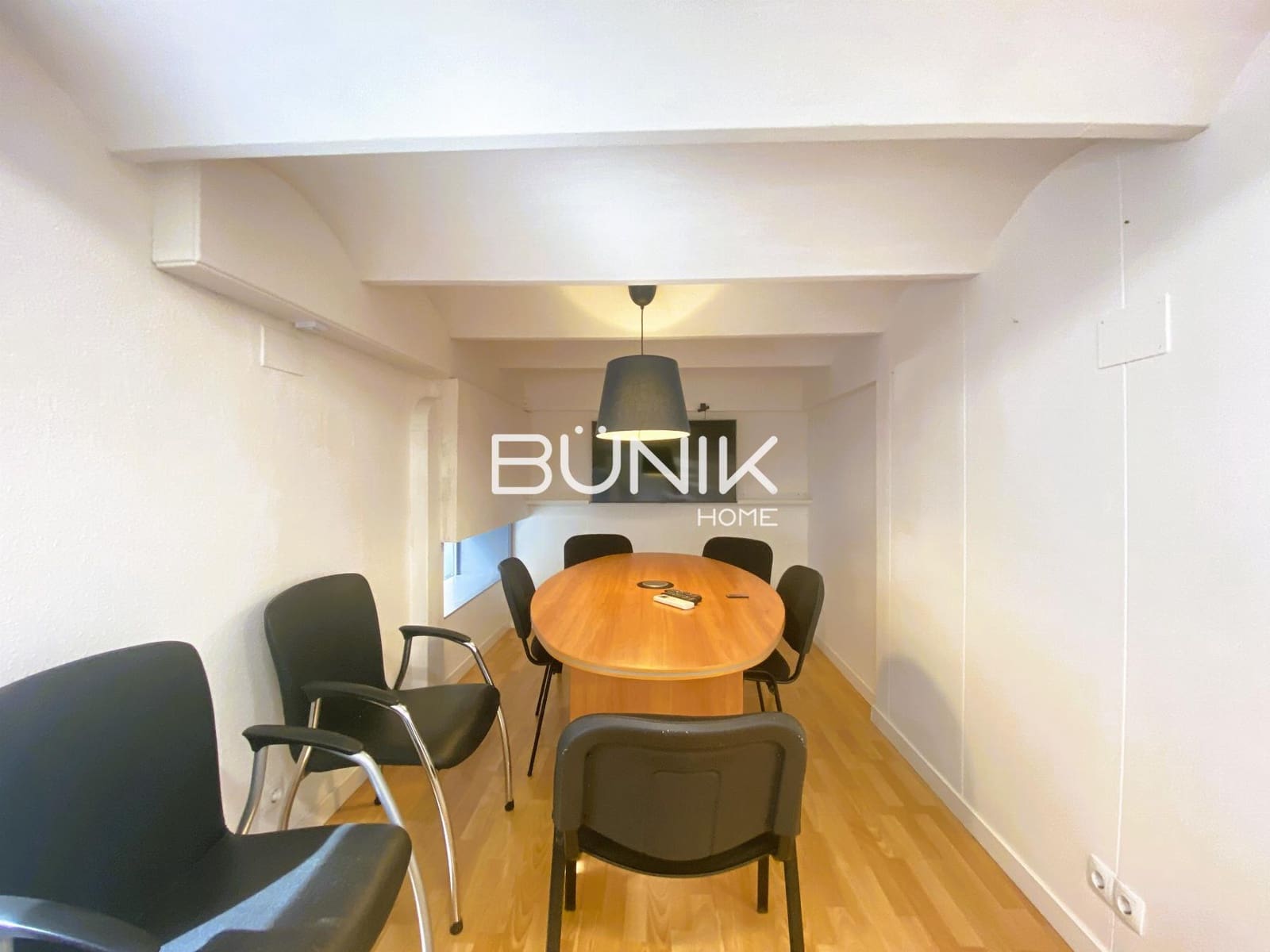3 bedroom Commercial for rent in Barcelona city - € 1,400 (Ref: 9877580)