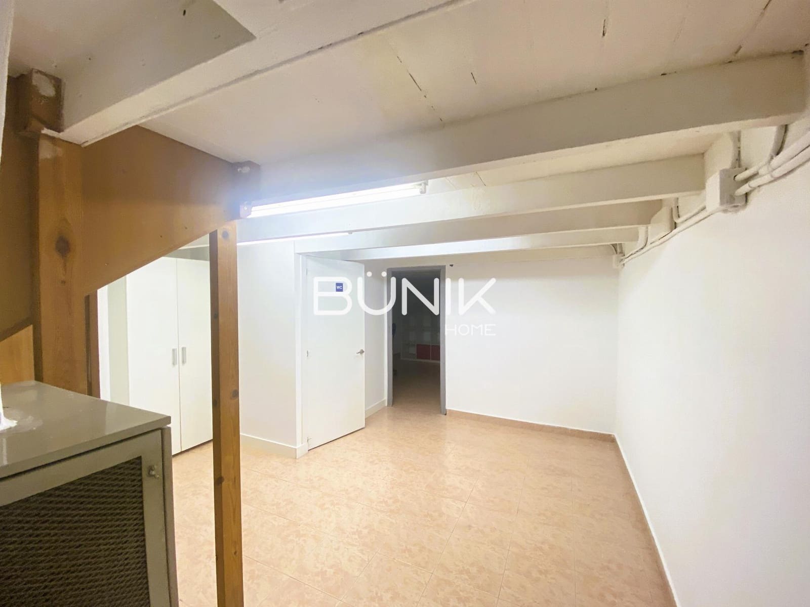 3 bedroom Commercial for rent in Barcelona city - € 1,400 (Ref: 9877580)