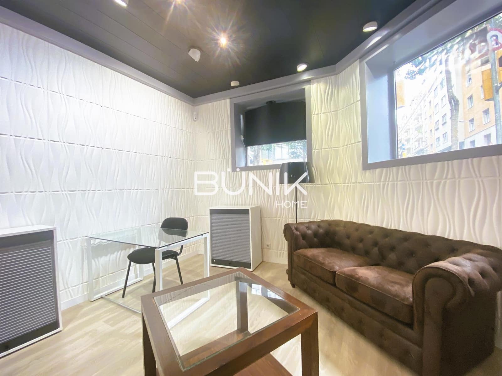 3 bedroom Commercial for rent in Barcelona city - € 1,400 (Ref: 9877580)