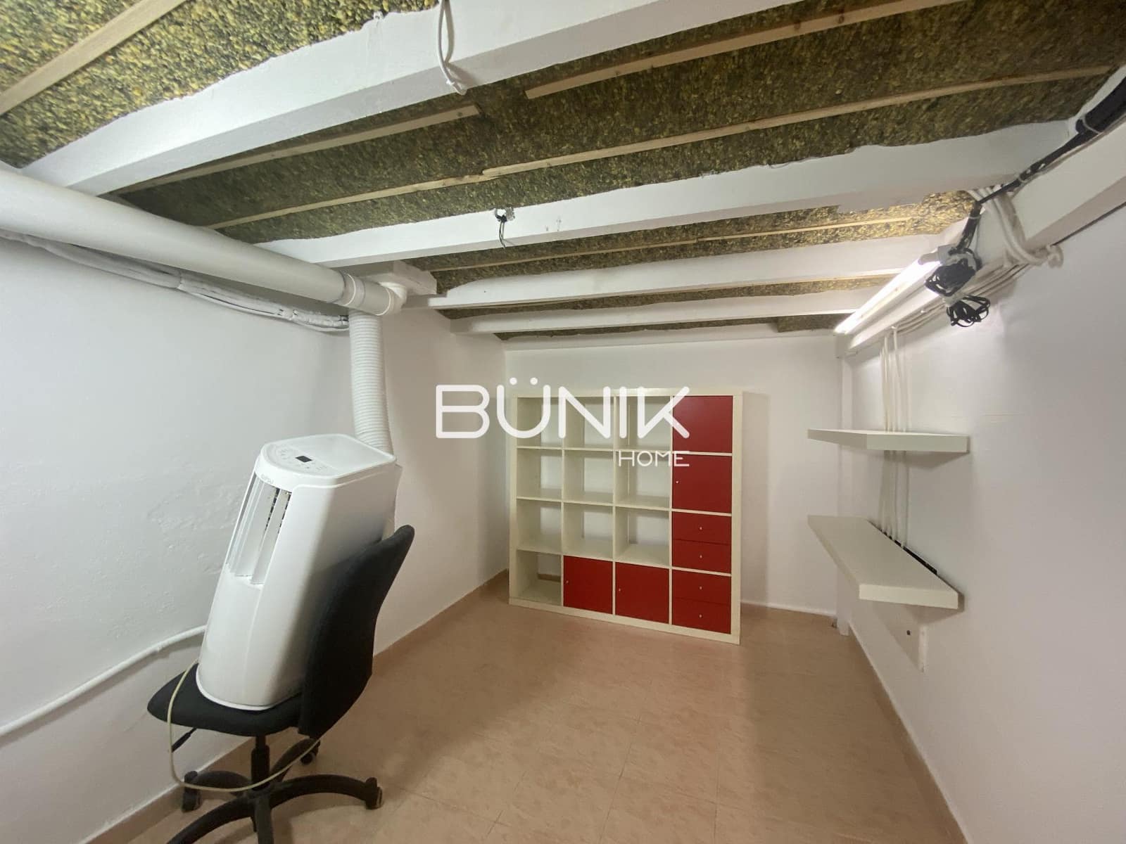 3 bedroom Commercial for rent in Barcelona city - € 1,400 (Ref: 9877580)