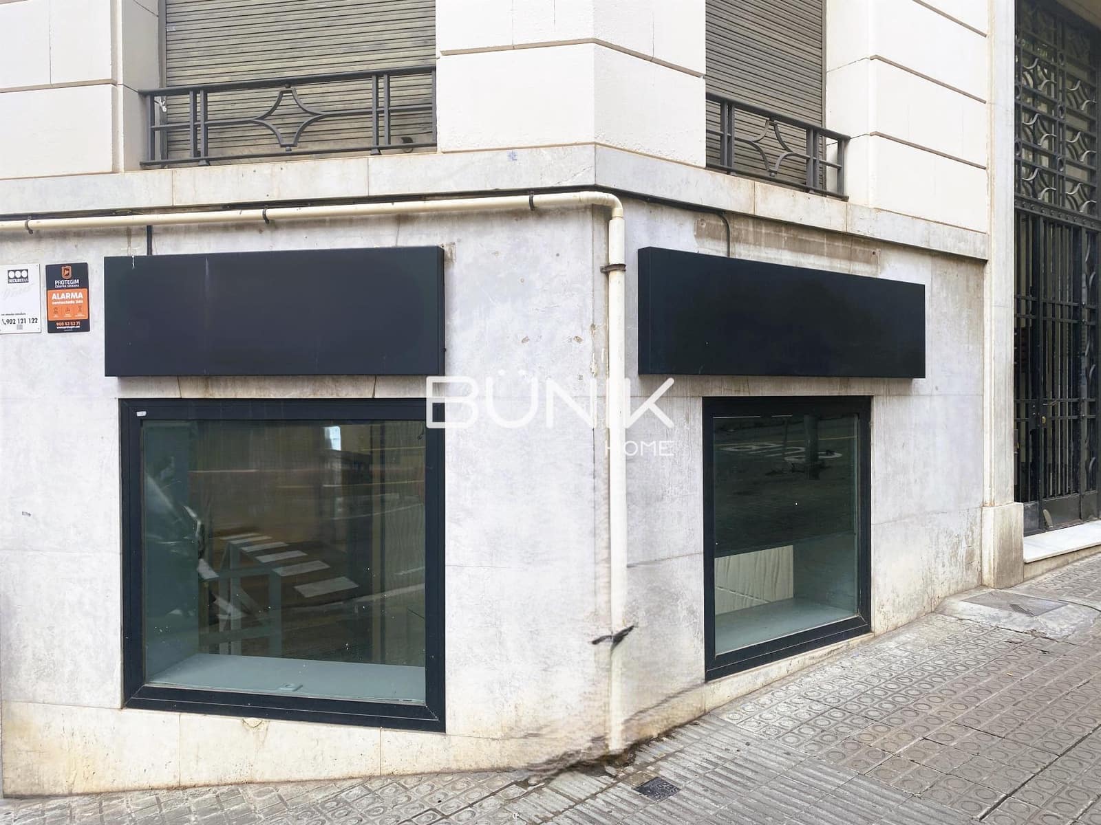 3 bedroom Commercial for rent in Barcelona city - € 1,400 (Ref: 9877580)