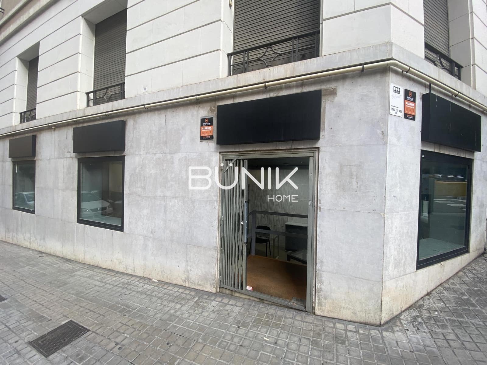 3 bedroom Commercial for rent in Barcelona city - € 1,400 (Ref: 9877580)