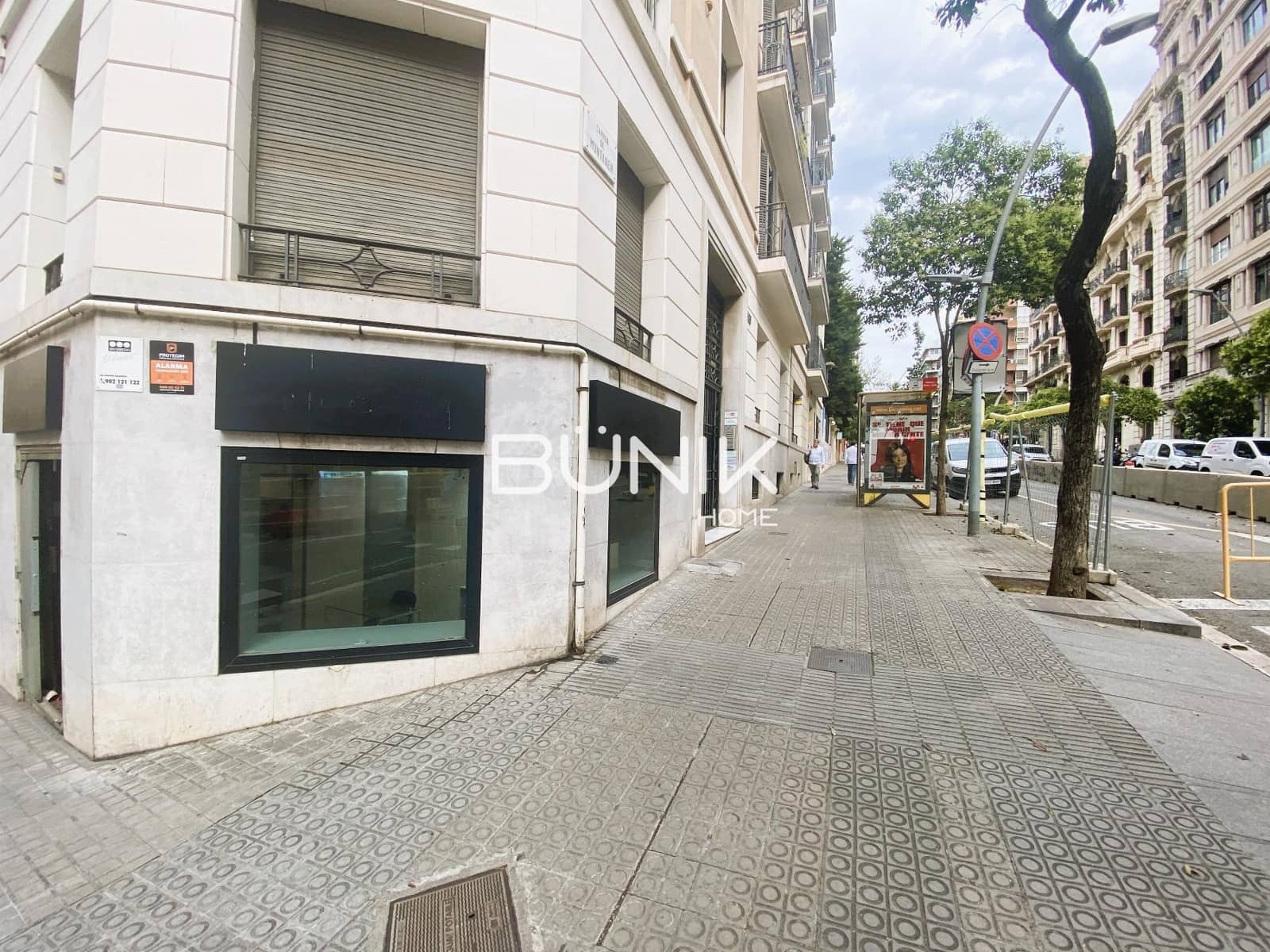 3 bedroom Commercial for rent in Barcelona city - € 1,400 (Ref: 9877580)