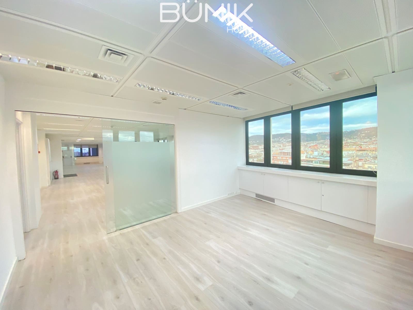 Kantoor te huur in Barcelona stad met garage - € 7.239 (Ref: 9884853)